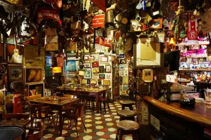 charlies-bar-02