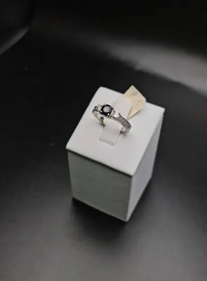 Gemstones_International_(1)_-_verkleind