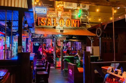 The-Saloon-Bar-03