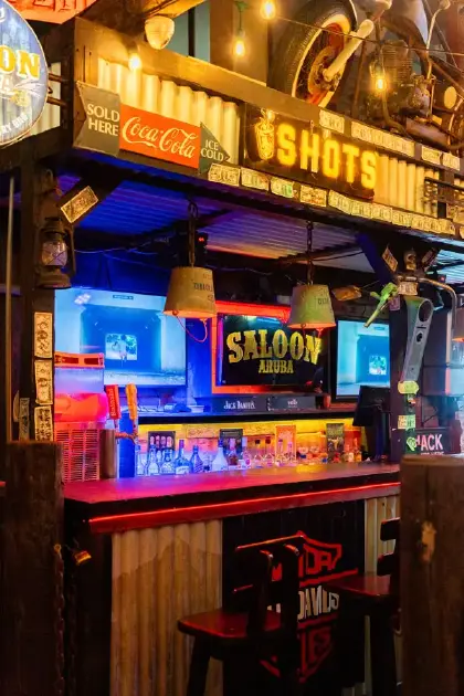 /The-Saloon-Bar-06.jpg