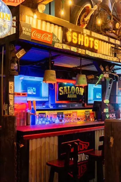 /The-Saloon-Bar-06.jpg