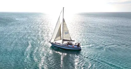 tropical-sailing-boat-aruba